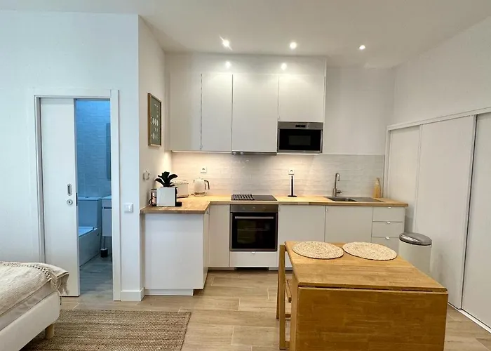 דירה Cute 2 Mins From *